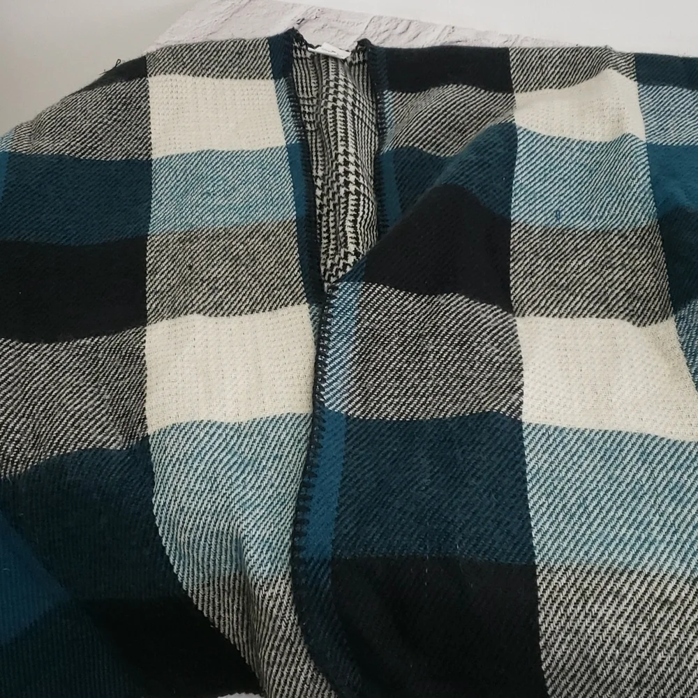 Woolrich Reversible Poncho Teal/Blk/Wht Plaid & Blk&wht Houndstooth O/S EUC